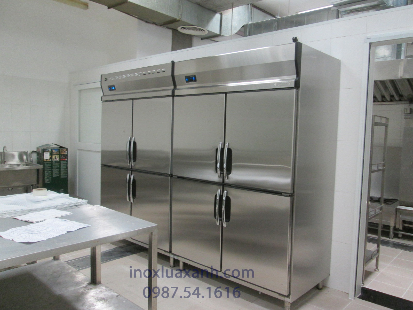 Thiết bị tủ mát 4 cánh